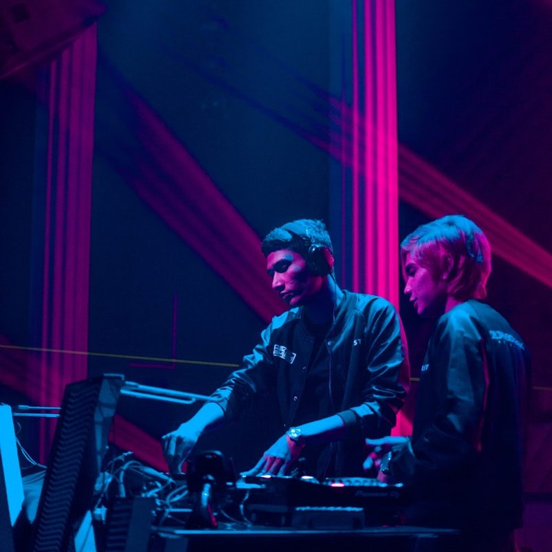 WAS UNS BEWEGT e.V. Der Kulturverein Seminare WAS UNS BEWEGT e.V. Der Kulturverein Seminare